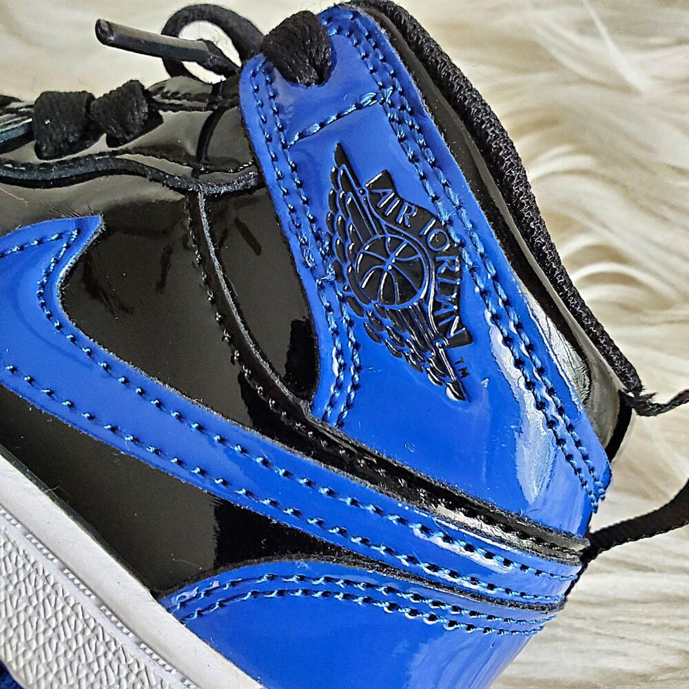 Nike Air Jordan Black/Blue Kid's 1 Retro High OG Patent Bred SZ 10C - Picture 8 of 13